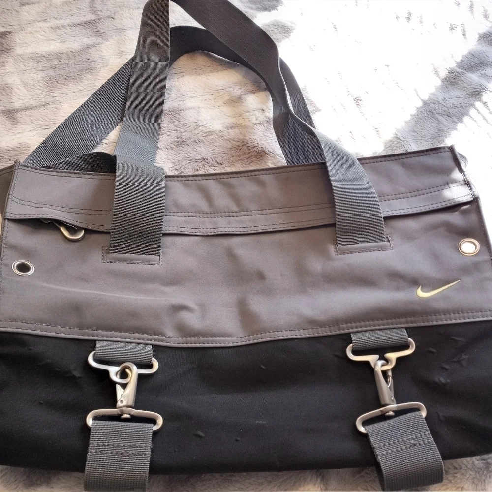 Nike Gray & Black Gym/Carry All Shoulder Bag